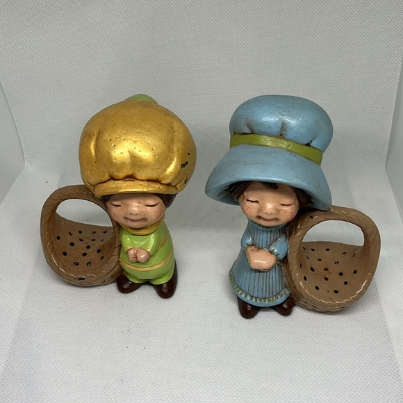 Vintage ceramic hand painted boy and girl standing by basket 4” tall - Picture 8 of 8